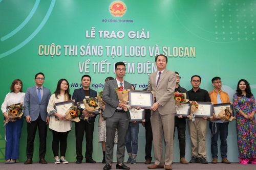 Trao giải cuộc thi 'Sáng tạo logo và slogan về tiết kiệm điện'