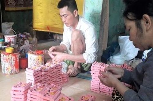 Làng nghề nặn tượng ông Táo xứ Huế 'đến hẹn lại lên'