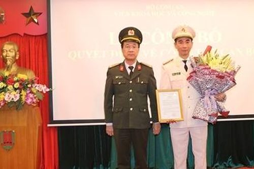 Công bố quyết định bổ nhiệm Phó Viện trưởng Viện Khoa học và Công nghệ