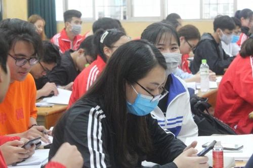 Ai là người đứng đầu trường đại học công lập?