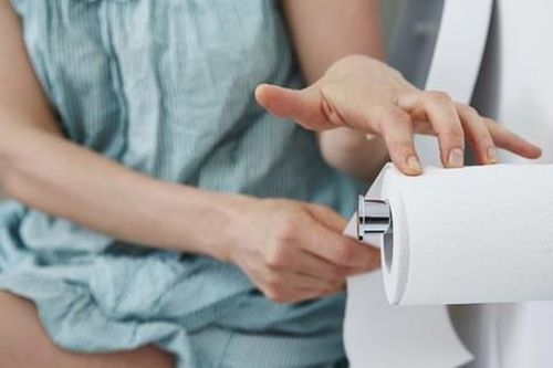 Sau khi đi tiểu mà làm việc này, chị em rất dễ mắc bệnh phụ khoa và tăng nguy cơ vô sinh