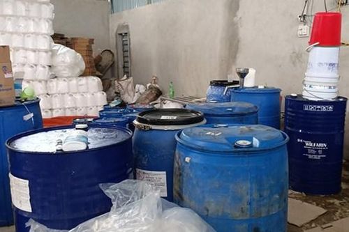 Chiết xuất 15 tấn chất tẩy rửa gắn mác thương hiệu lớn đem đi tiêu thụ