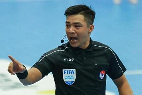 Trọng tài FIFA xót xa vì đồng nghiệp bị đá bất tỉnh
