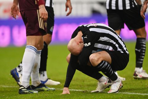 Leeds khiến Newcastle lập kỷ lục buồn