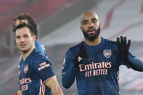 Arsenal trở lại top 10 Premier League