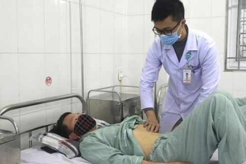 Giun đũa dài 25 cm trong ống mật bệnh nhân