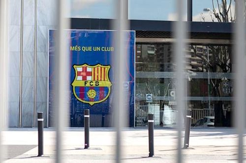 Barcelona: Hơn cả một con nợ