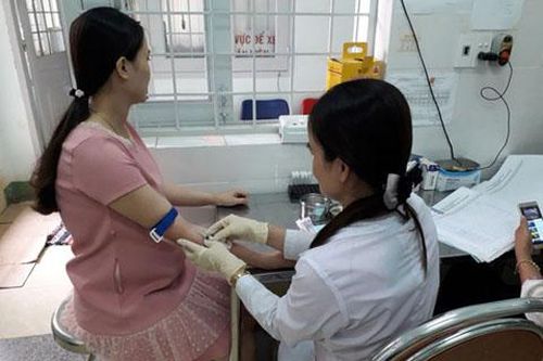 Đề xuất 2 phương án chi trả chi phí xét nghiệm HIV cho phụ nữ mang thai