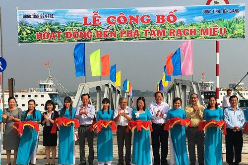 Bến Tre đưa vào hoạt động bến phà tạm Rạch Miễu