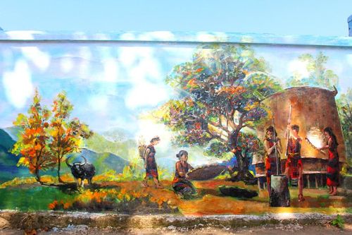 Về Phú Túc xem tranh 'Bích họa Cơ Tu'