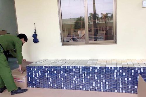 Bắt gần 7.000 bao thuốc lá lậu