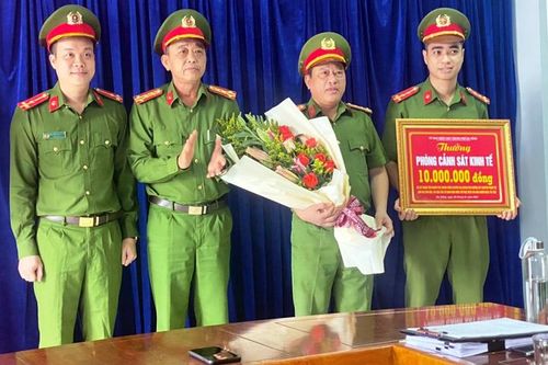 Chặt đứt đường dây làm giả con dấu quy mô khủng