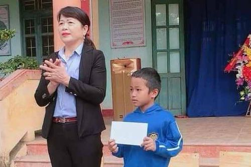 Biểu dương học sinh nghèo ở Quảng Trị trả lại 7 triệu đồng nhặt được