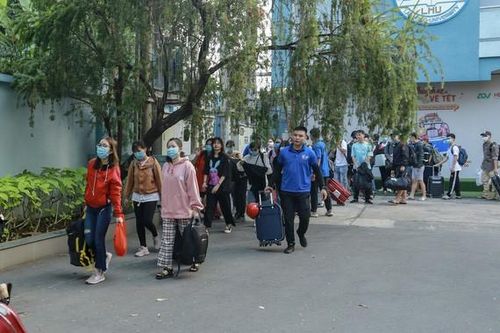Bắt đầu đưa sinh viên về quê ăn Tết