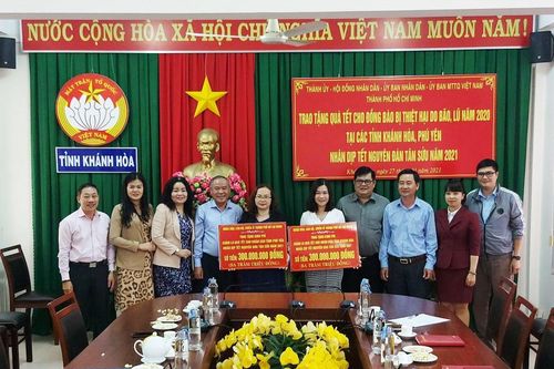 TPHCM tặng nhân dân Khánh Hòa và Phú Yên 600 triệu đồng