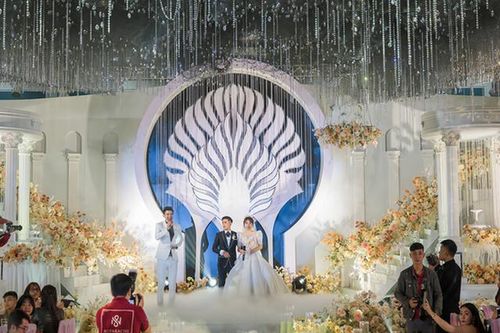 Bố chi hơn 30 tỷ đồng làm đám cưới cho con gái, gần 300 chiếc ô tô siêu sang rước dâu