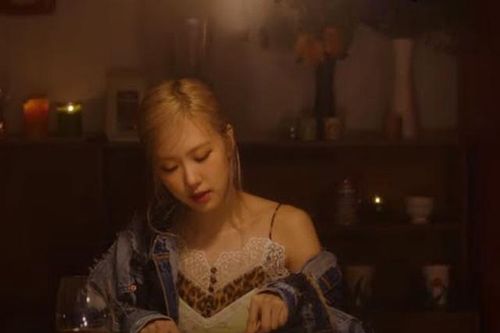 Những điều bạn có thể đã bỏ lỡ trong Teaser 'Coming Soon' của Rosé BLACKPINK