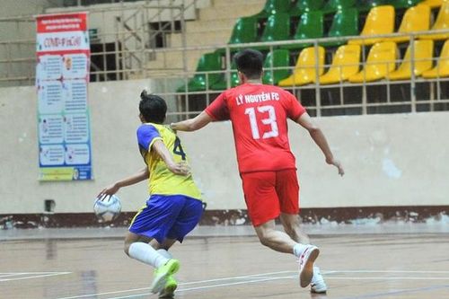 Trọng tài futsal TP. HCM bị cầu thủ tấn công bất tỉnh