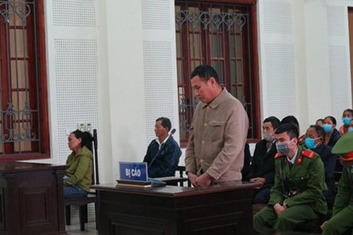 Xích mích chuyện cái bờ ao, người đàn ông dùng cuốc phang hàng xóm tử vong