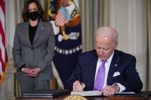 Tổng thống Joe Biden ký sắc lệnh đóng cửa các nhà tù tư nhân