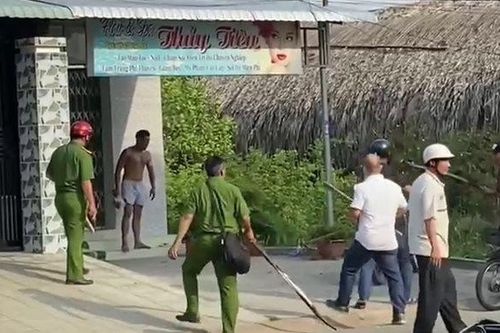 Đối tượng nghi ngáo đá cầm búa tấn công khiến nhiều người bị thương