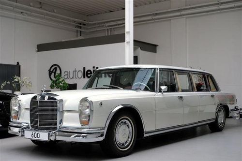 Mercedes-Benz 600 Pullman đời 1975, giá 2,6 triệu USD