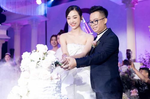 Á hậu Thúy An đẹp rạng ngời trong lễ cưới tại Sài Gòn