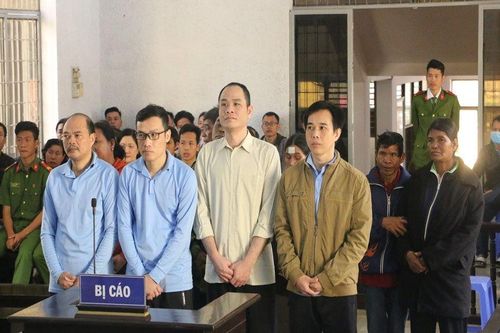 Cán bộ xã 'nhờ' người dân đứng tên nhận tiền đền bù tại dự án nghìn tỉ