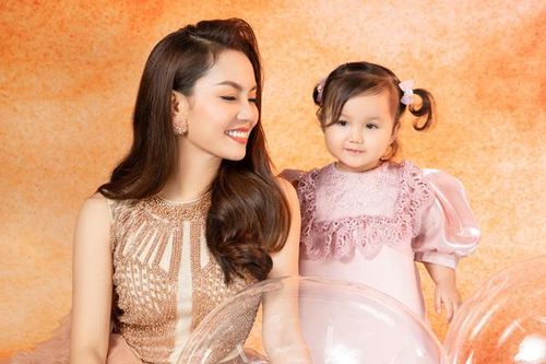 Nguyễn Ngọc Anh ngọt ngào tuổi 40 bên con gái