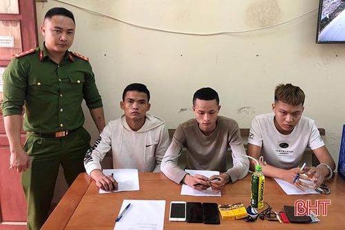 Bắt quả tang 3 thanh niên 'đập đá' trong ngôi nhà hoang ở Cẩm Xuyên