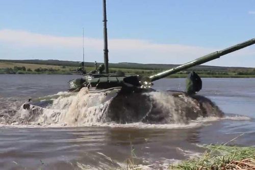 Nga 'khoe' màn 'ngụp lặn' dưới sông sâu 5m của xe tăng T-72B3