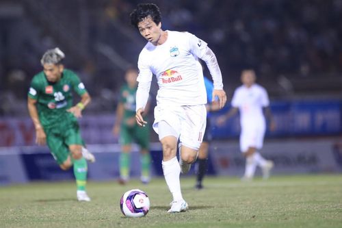 V.League 2021: Mùa bóng khó lường và kịch tính?