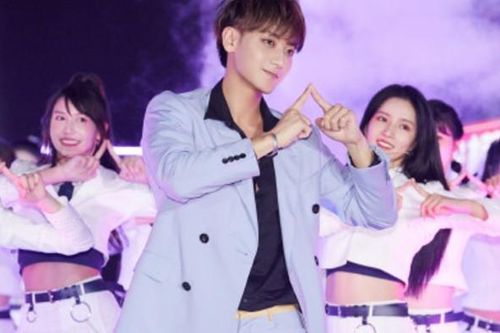 Hoàng Tử Thao bị mắng không thương tiếc khi có phát ngôn gắt về showbiz