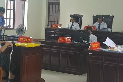 Bị cáo Nguyễn Khắc Thủy trong vụ án dâm ô với trẻ em đã chết