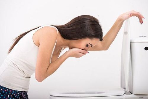 Hướng dẫn gây nôn khi bị ngộ độc thực phẩm