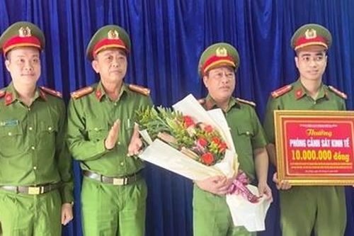 Khen thưởng Phòng Cảnh sát kinh tế Công an Đà Nẵng