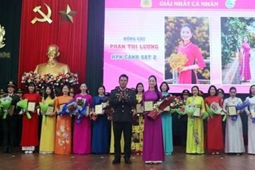 Duyên dáng áo dài – Phụ nữ Công an Đắk Nông
