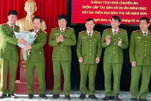 Trao thưởng cho Công an thị xã Nghi Sơn