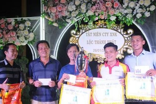 Tổ chức giải bóng đá từ thiện hướng về người nghèo ĐBSCL