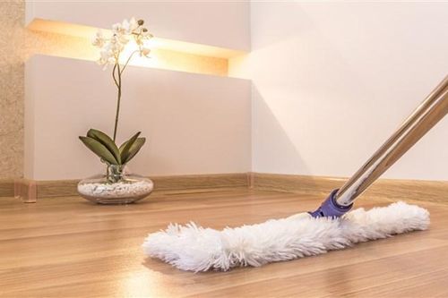Mẹo làm sạch sàn gỗ đón Tết Nguyên đán 2021