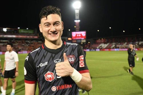 FIFA cho phép Văn Lâm chuyển sang Cerezo Osaka