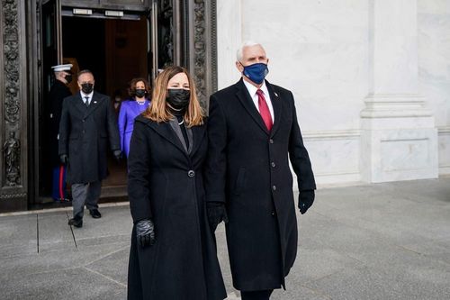 Cựu Phó Tổng thống Mỹ Mike Pence phải ở nhờ