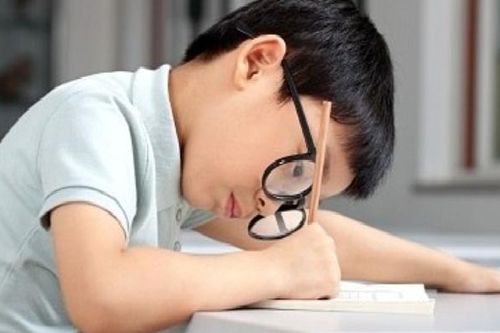 Phòng ngừa loạn thị tuổi học đường