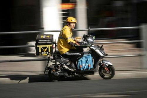 Tài xế Trung Quốc: 'Chúng tôi như bán mạng để giao hàng'