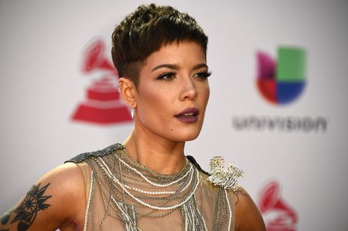 Nữ ca sĩ Halsey mang thai