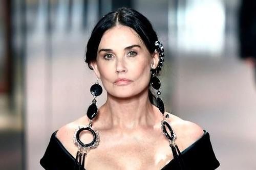 Gương mặt khác lạ của Demi Moore