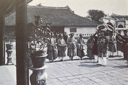 Trưng bày 80 tài liệu tiêu biểu về Tết Nguyên đán trong cung đình