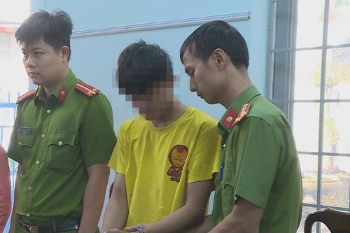 Tạm giam thiếu niên hiếp dâm bé gái 12 tuổi