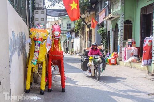 Làng vàng mã 'chạy nước rút' trước ngày ông Công ông Táo