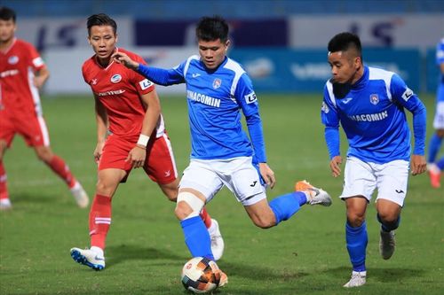 Hoãn trận Quảng Ninh và TP.HCM vì ca mắc COVID-19